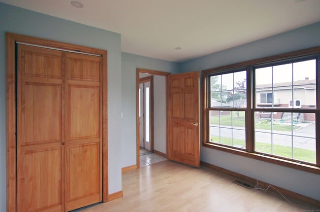 Building Photo - 290 Folino Dr
