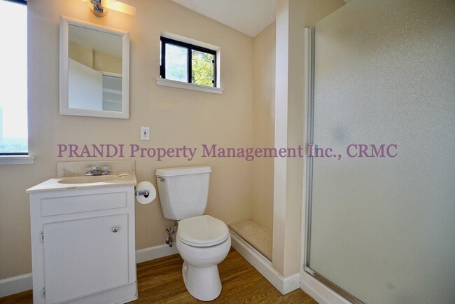 Building Photo - "Spacious 4-Bedroom Oasis with 3 Full Baths in Beautiful Kent Woodlands"