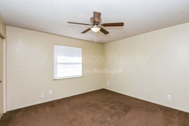 Building Photo - 5841 Shadydell Dr