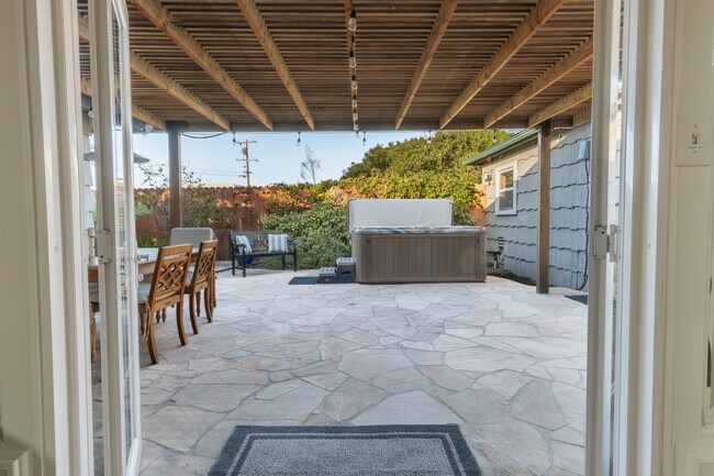 Building Photo - 5008 Onstad St