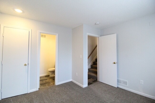Building Photo - February FREE On This Updated 3 Bedroom 2 Bath Duplex in Olathe
