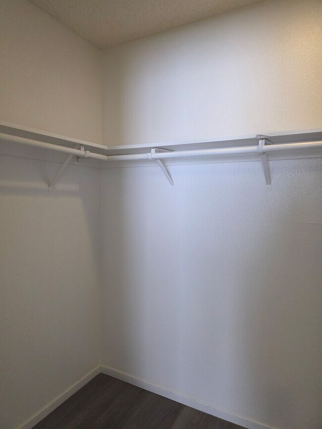 Building Photo - 5901 Ming Ave