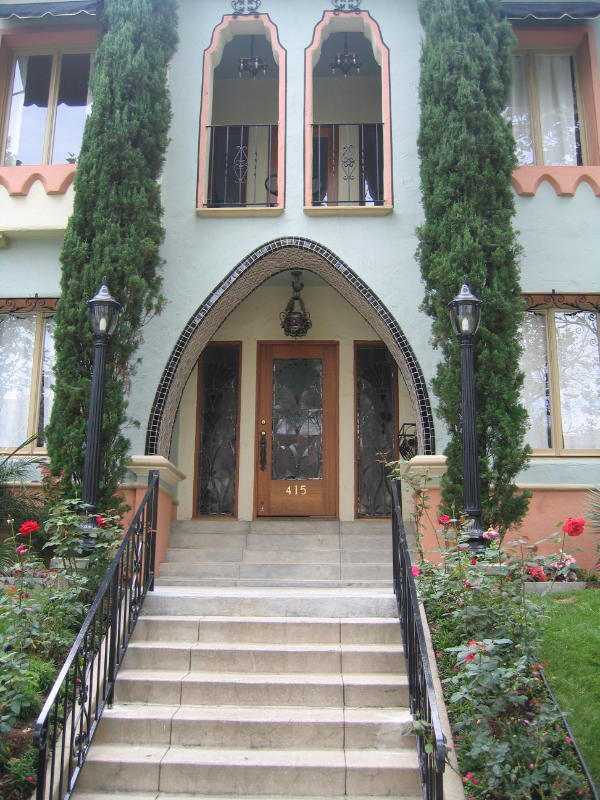 Building Photo - 415 N Sycamore Ave