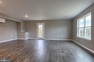 Building Photo - 18 Chloe Dr