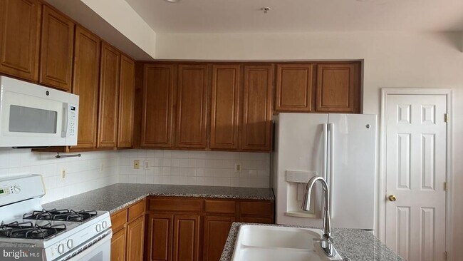 Building Photo - 6409 Nice Pl