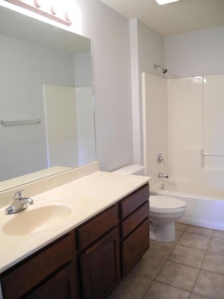 Building Photo - 164 Cozy Ct