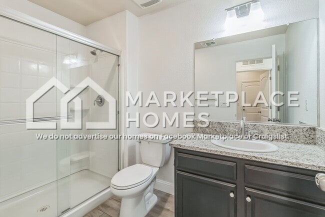 Building Photo - 2426 Valdes Dr