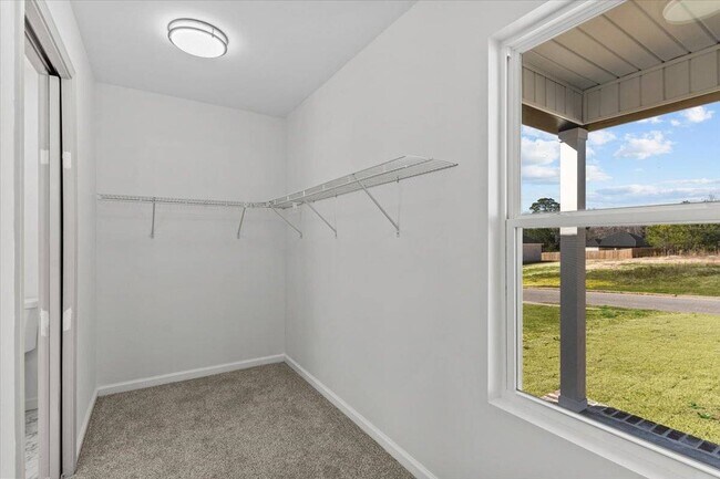 Building Photo - 359 Spruce Ln