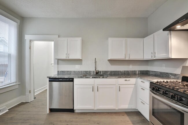 Building Photo - 628 E Whittier St