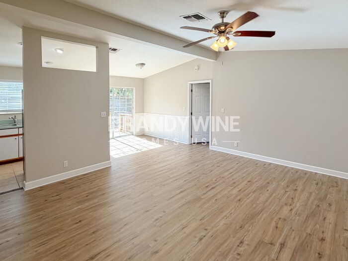 Building Photo - 132 E 8th St