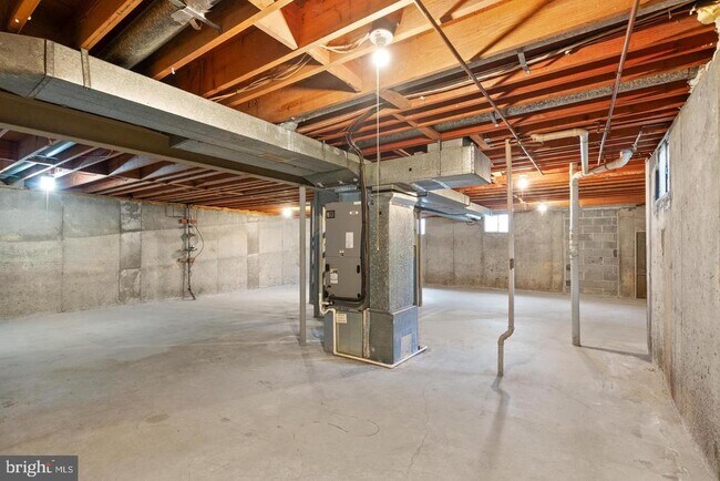 Building Photo - 8902 Huxley Ct