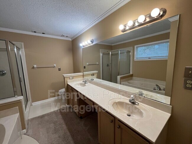 Building Photo - 8642 Pantherburn Cir N