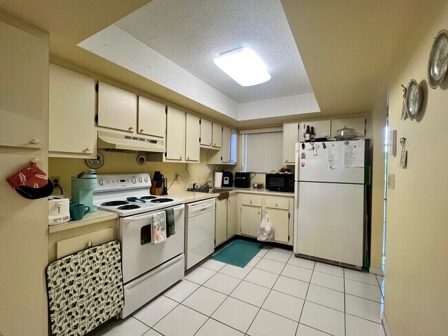 Building Photo - 3154 Via Poinciana