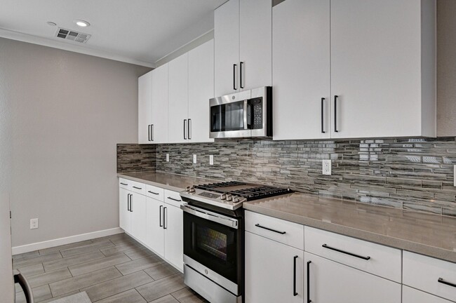 Building Photo - STUNNING 2 Story, 3 Bedroom Home in INSPIR...