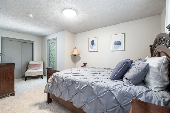Building Photo - PENDING APPLICATION; Westside 2BD Duplex