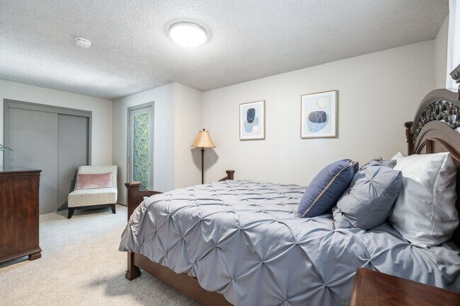 Building Photo - Westside 2BD Duplex