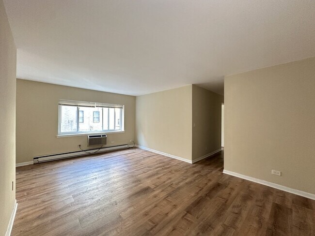 Building Photo - 3825 N Pine Grove Ave