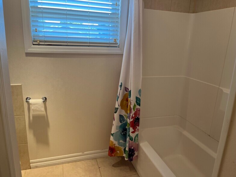 Master Bath - 6803 Louisville St