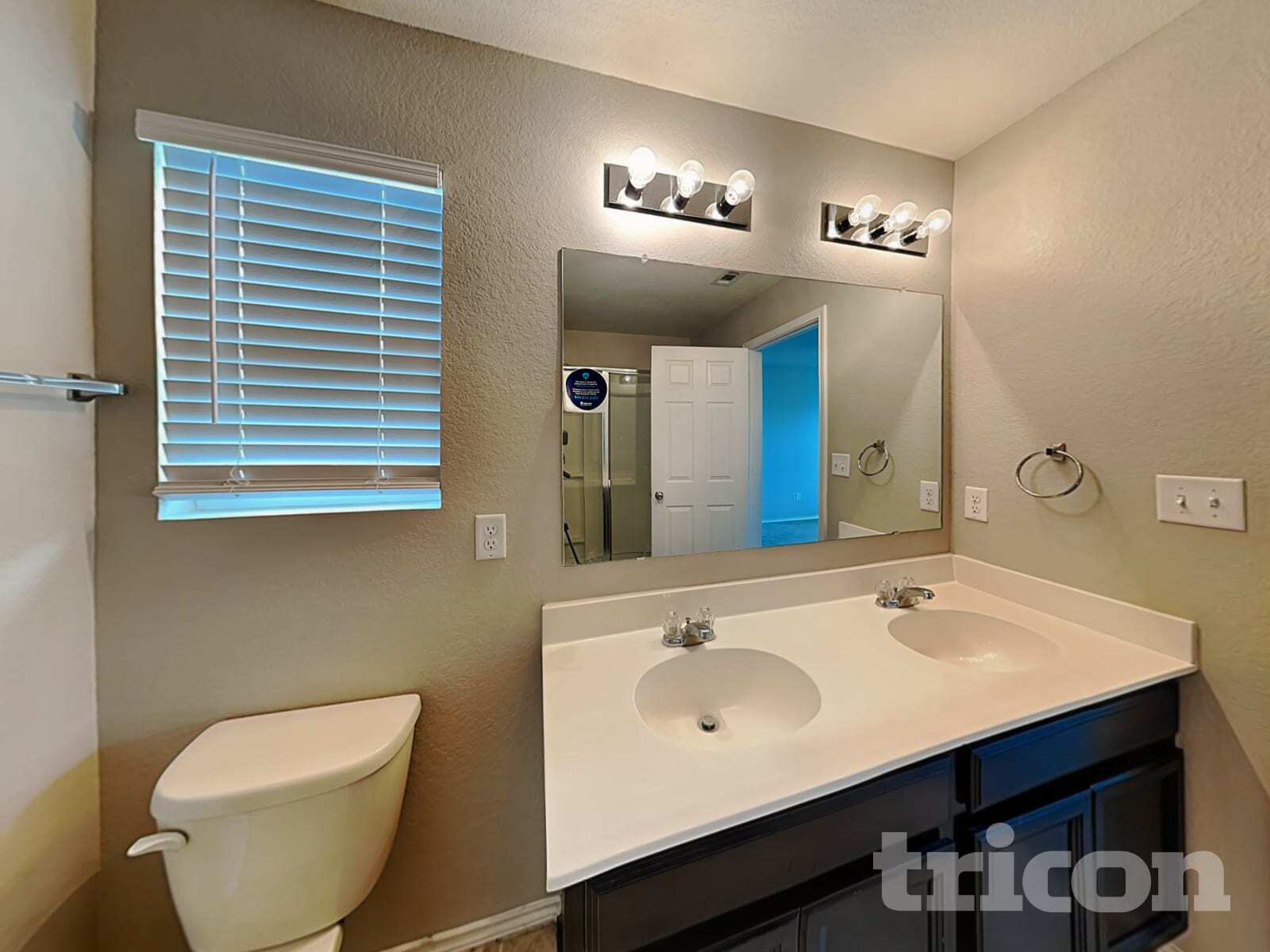 Building Photo - 10607 Noble Canyon