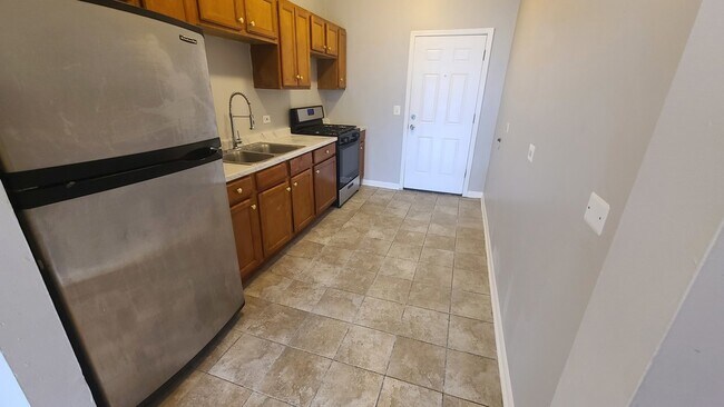 Building Photo - 1409 E 69th Pl