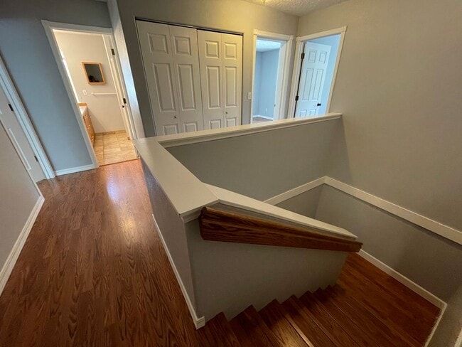 Building Photo - SE Home 3Bd/2.5Ba Home Close to the Willamette River off McLoughlin Blvd. 2 Car Garage and Washer...