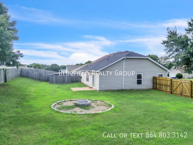 Building Photo - 621 Branch View Dr