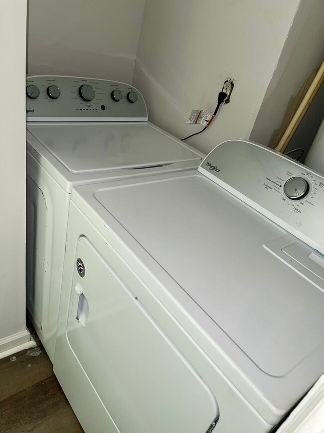 Building Photo - Fully Furnished Short Term Rental Home!