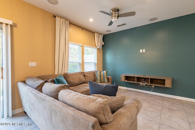 Building Photo - 9439 High Meadow Ln
