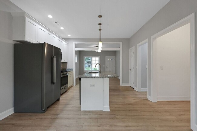 Building Photo - Spacious 3BR House in Wilmington - Newer C...