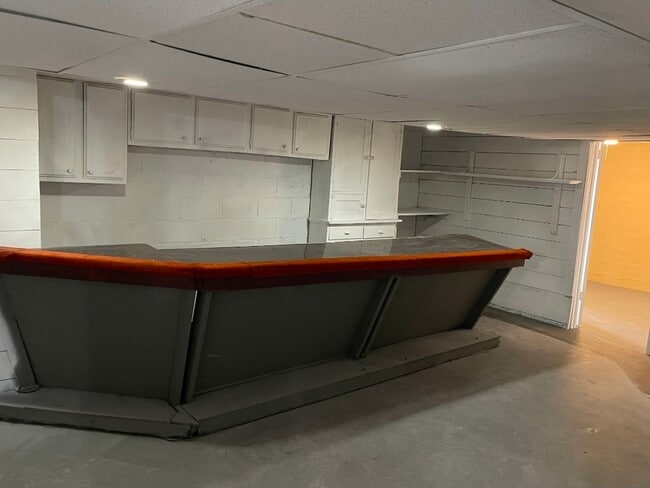 Building Photo - 3 Bedroom Home with Garage