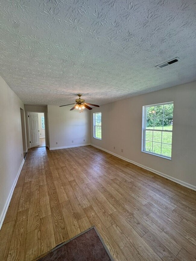Building Photo - Greenback 37742 - 3 bedroom, 2 full bath home - Contact Tim Tipton (865) 806-7255
