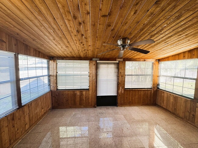 Building Photo - 1407 Spring Ridge Dr