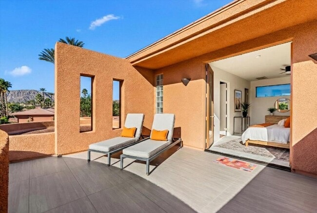 Building Photo - 50380 Vía Serenidad