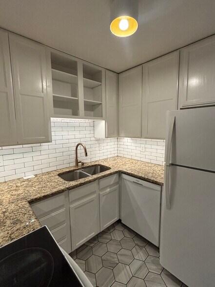 Building Photo - 1209 W Plum St
