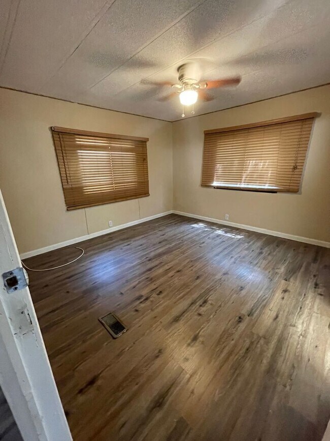 Building Photo - NEW ON MARKET /// RIVER FRONT CABIN AVAILABLE!!