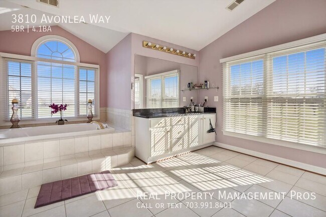 Building Photo - Gated Community, 10 Acres