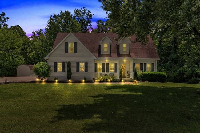 Building Photo - One acre lot with first floor suite in bea...