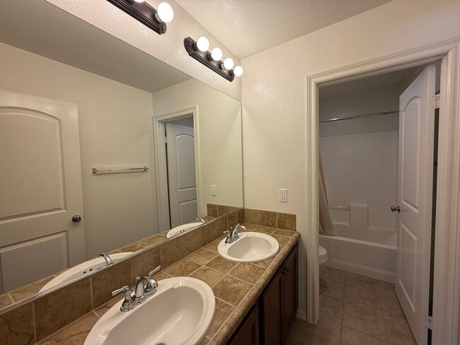 Building Photo - West Rosamond 5 bedroom