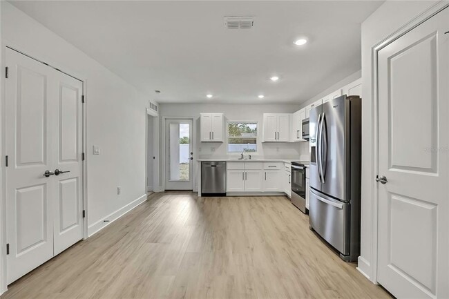 Building Photo - 10324 Chalmer St
