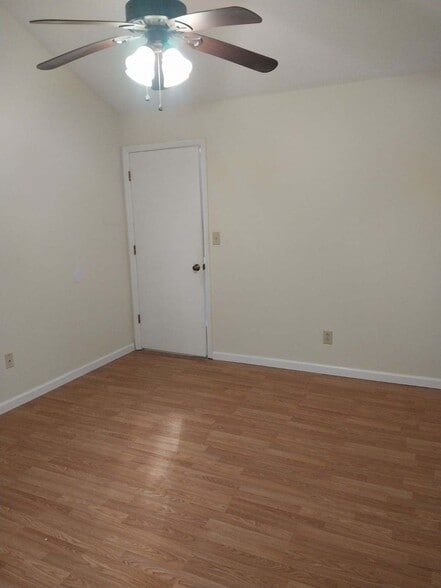 Building Photo - 106 Car Mol Dr