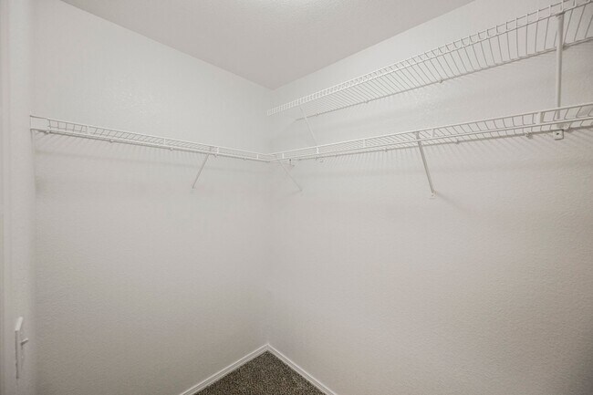 Building Photo - Gated Community townhome, with private garage