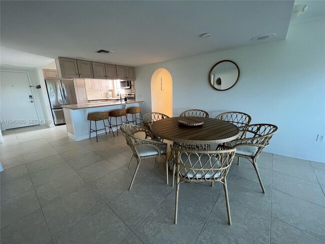 Building Photo - 1998 Overseas Hwy