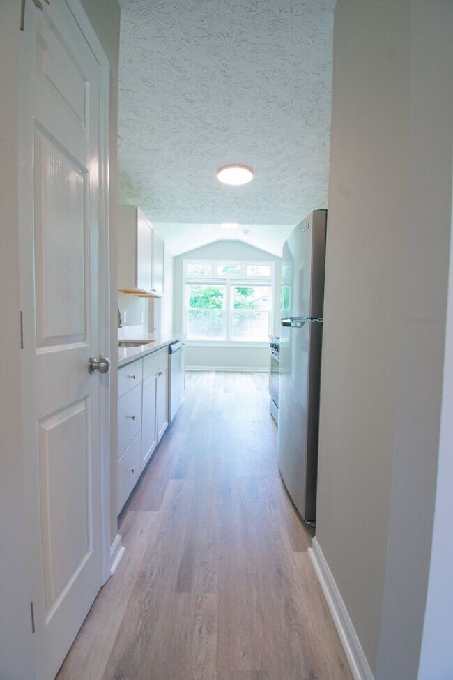 Building Photo - 621 Winthrop Ct