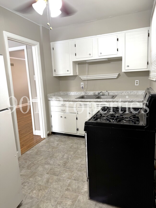 Building Photo - 4211 Atwood Ave