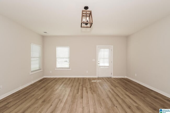 Building Photo - 142 Kings Wy