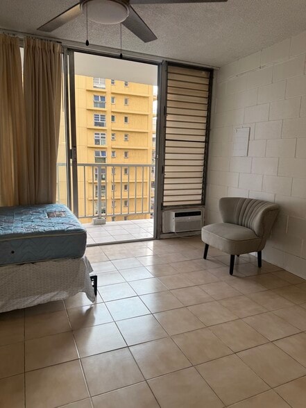 Building Photo - 2509 Ala Wai Blvd