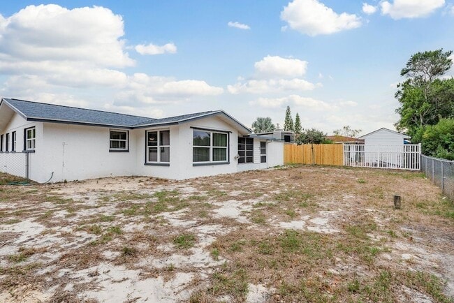 Building Photo - 10521 Oak Hill Dr