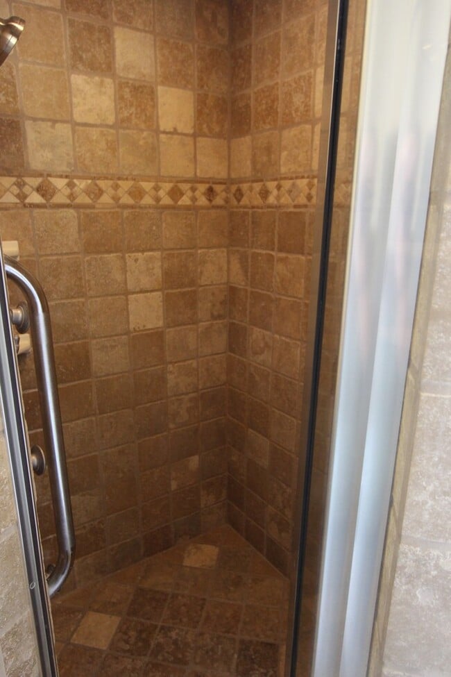 Building Photo - Spacious 3-Bed, 2-Bath Home with Open Floor Plan and Premium Amenities