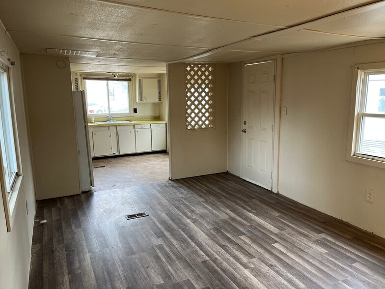 Building Photo - 1130 MT-135