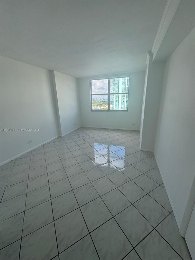 Building Photo - 6039 Collins Ave
